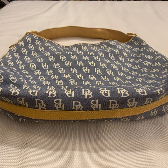 Dooney & Bourke Canvas Signature Hobo Purse Large w/Yellow Leather handle - Picture 4 of 15